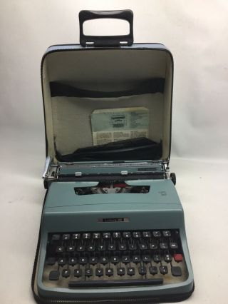 Vintage Olivetti Underwood Lettera 32 Portable Typewriter With Case