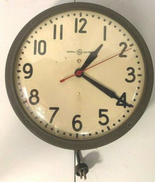 General Electric Vintage School Wall Clock 1h1412 Convex Glass