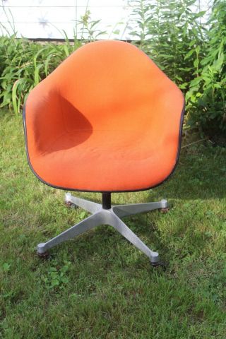 Herman Miller Vintage Eames Fiberglass Shell Arm Chair Orange Upholster