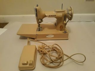 Vintage Singer Featherweight Sewing Machine 221j