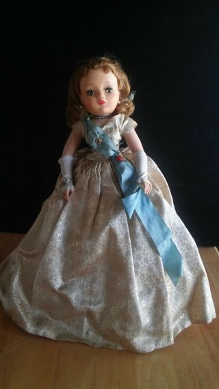 Madame Alexander Vintage 1960 Cissy Queen Elizabeth Doll 2130