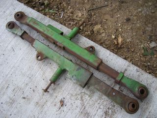 VINTAGE JOHN DEERE 620 720 730 ? TRACTOR - 3 POINT LIFT ARMS - AS - IS - WELDED 2