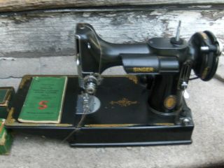 VTG 1950 SINGER Model 221 FEATHERWEIGHT SEWING MACHINE W/CASE,  MORE 3