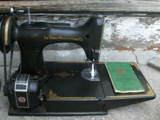 VTG 1950 SINGER Model 221 FEATHERWEIGHT SEWING MACHINE W/CASE,  MORE 5
