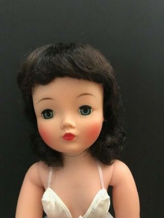 Vintage Madame Alexander Cissy Doll with Jointed arms and Legs 2
