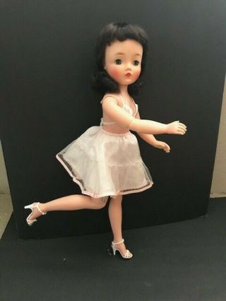 Vintage Madame Alexander Cissy Doll with Jointed arms and Legs 6