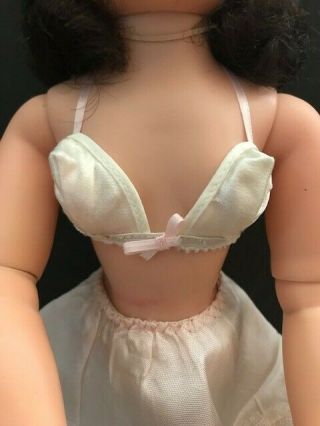 Vintage Madame Alexander Cissy Doll with Jointed arms and Legs 8
