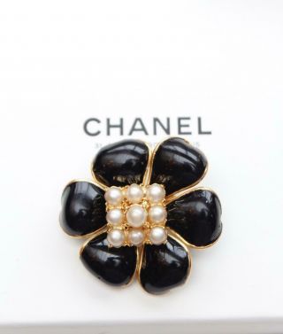 Chic Vintage Chanel 1995a Black Gripoix Glass Pearl Flower Pin/brooch