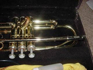 YAMAHA STUDENT TRUMPET WITH CASE YTR 2320 WITH 7C MOUTHPIECE YTR2320 2