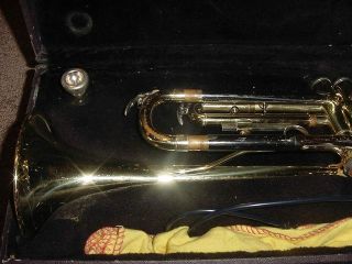 YAMAHA STUDENT TRUMPET WITH CASE YTR 2320 WITH 7C MOUTHPIECE YTR2320 3