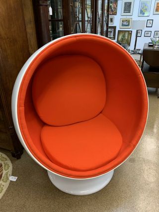 Mid - Century Modern Eero Aarnio Style White / Red Ball Egg Chair