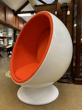 Mid - Century Modern Eero Aarnio Style White / Red Ball Egg Chair 2