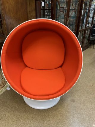 Mid - Century Modern Eero Aarnio Style White / Red Ball Egg Chair 3
