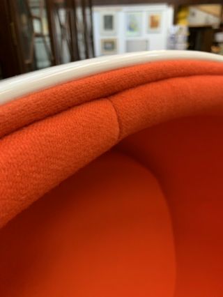 Mid - Century Modern Eero Aarnio Style White / Red Ball Egg Chair 4