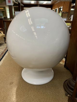 Mid - Century Modern Eero Aarnio Style White / Red Ball Egg Chair 6