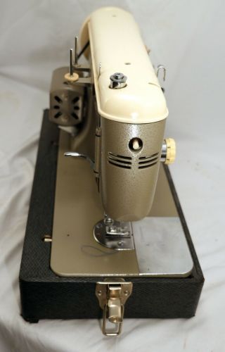 Pfaff 139 Vintage Sewing Machine - Heavy Duty HIGH SHANK with Case. 6
