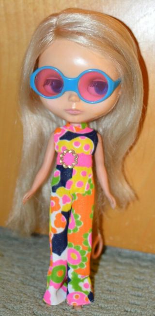 Kenner 1972 Blythe Doll 6 Line,  Blonde Side Part With Rare Kenner Sunglasses