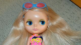 Kenner 1972 Blythe Doll 6 Line,  Blonde Side Part with Rare Kenner Sunglasses 2