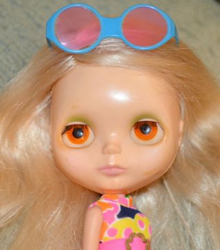 Kenner 1972 Blythe Doll 6 Line,  Blonde Side Part with Rare Kenner Sunglasses 3