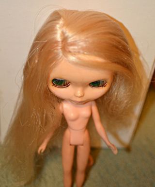 Kenner 1972 Blythe Doll 6 Line,  Blonde Side Part with Rare Kenner Sunglasses 7