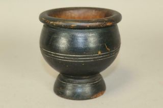 RARE EARLY 18TH C AMERICAN TURNED & HEWN MASTER SALT GRUNGY BLACK PAINT 2