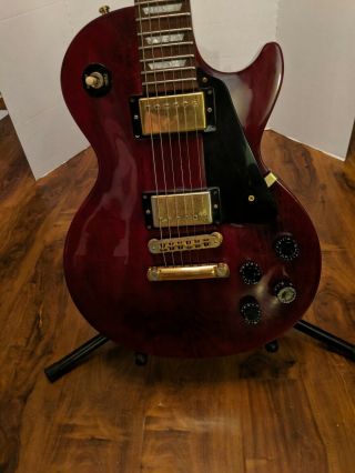 Vintage Gibson Les Paul Studio Guitar,  Wine Red Gold Hardware 2004 Hard Case 2