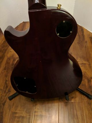 Vintage Gibson Les Paul Studio Guitar,  Wine Red Gold Hardware 2004 Hard Case 4