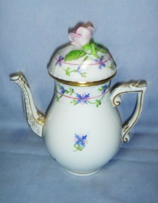 QUALITY VINTAGE HEREND PORCELAIN BLUE GARLAND SMALL COFFEE POT WITH ROSE FINIAL 2