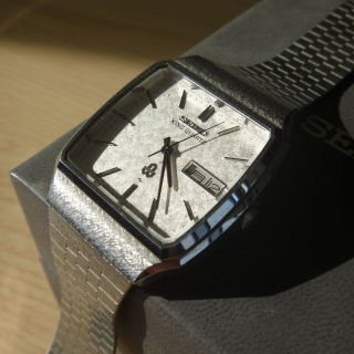 Vintage Seiko 5856 - 5000 King Quartz watch with Kanji day,  bracelet 1978 4