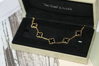 Van Cleef & Arpels Vintage Alhambra Bracelet 5 Motifs Yellow Gold Onyx.