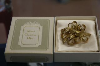 Vintage Couture Christian Dior Gold Plated Wire Mesh Bow Brooch Dated 1964 W/box