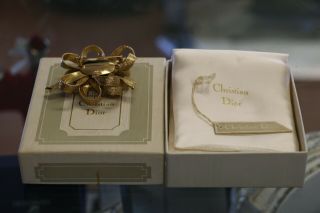 VINTAGE COUTURE CHRISTIAN DIOR GOLD PLATED WIRE MESH BOW BROOCH DATED 1964 w/box 7