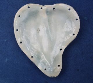 RARE PEARLWARE POTTERY KNITTING SHEATH pratt decorated Heart shape 4