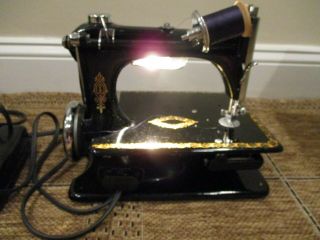 ANTIQUE SMALL SINGER SEWING MACHINE MODEL 24 & CASE SMOOTH MADE 1920 3