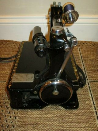 ANTIQUE SMALL SINGER SEWING MACHINE MODEL 24 & CASE SMOOTH MADE 1920 6