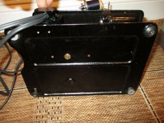 ANTIQUE SMALL SINGER SEWING MACHINE MODEL 24 & CASE SMOOTH MADE 1920 9