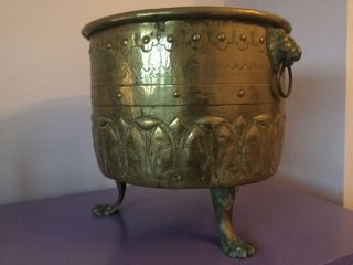 Quality Antique Large Brass Planter,  Bucket,  Log Bin.  Lion Head Handles.  Paw Feet 4