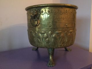 Quality Antique Large Brass Planter,  Bucket,  Log Bin.  Lion Head Handles.  Paw Feet 6