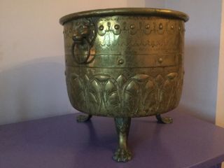 Quality Antique Large Brass Planter,  Bucket,  Log Bin.  Lion Head Handles.  Paw Feet 7