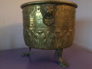 Quality Antique Large Brass Planter,  Bucket,  Log Bin.  Lion Head Handles.  Paw Feet 8
