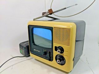 Vintage Jvc Model 3020 Portable Black And White Crt Tv Receiver