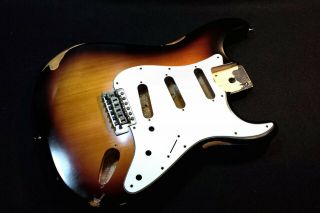 Fender Stratocaster Body 3 Tone Sunburst Mim Vintage Strat 90s Relic W/ Hardware