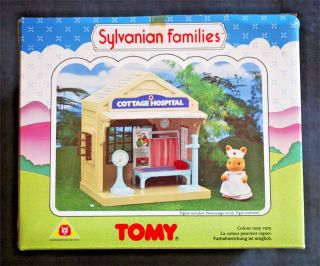 Sylvanian Families: Cottage Hospital (3179),  Tomy 1985.  Brand,  Os