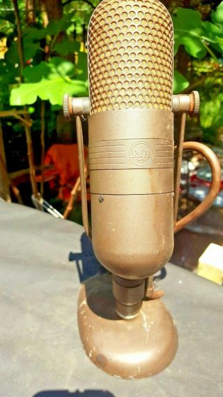 Rca 77 - D Ribbon Microphone Is Vintage And Iconic
