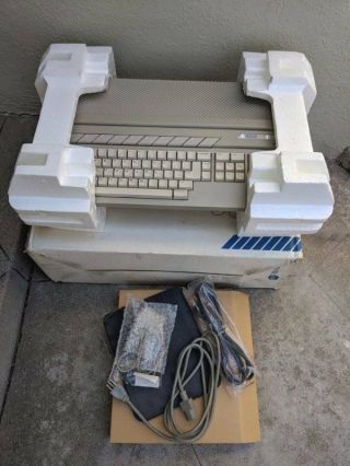 1988 Atari Corp.  1040stf St F Vintage Computer & Mouse Niob