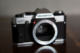 Vintage Olympus OMG OM - 20 35mm SLR Analog Film Camera w/ Zuiko 50mm 1.  8 lens 2
