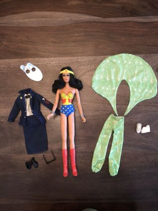 Mego Wonder Woman Doll And RARE Outfit Lynda Carter Parkdale Novelties 2