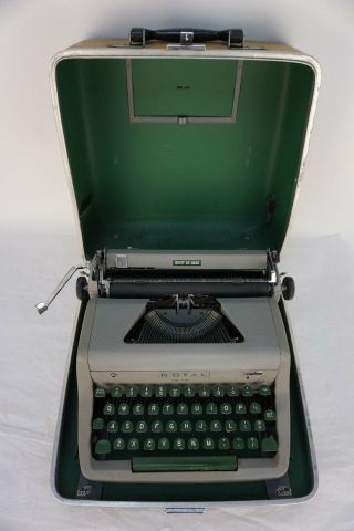 Vintage 1953 Royal Quiet De Luxe Portable Typewriter Ra2732136