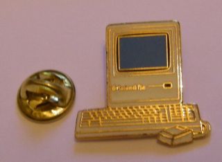 APPLE computer MACINTOSH PLUS vintage pin badge Mac Macintosh 2