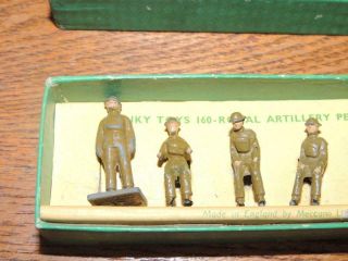 Vintage DINKY TOYS No.  160 ROYAL ARTILLERY PERSONNEL with insert 2